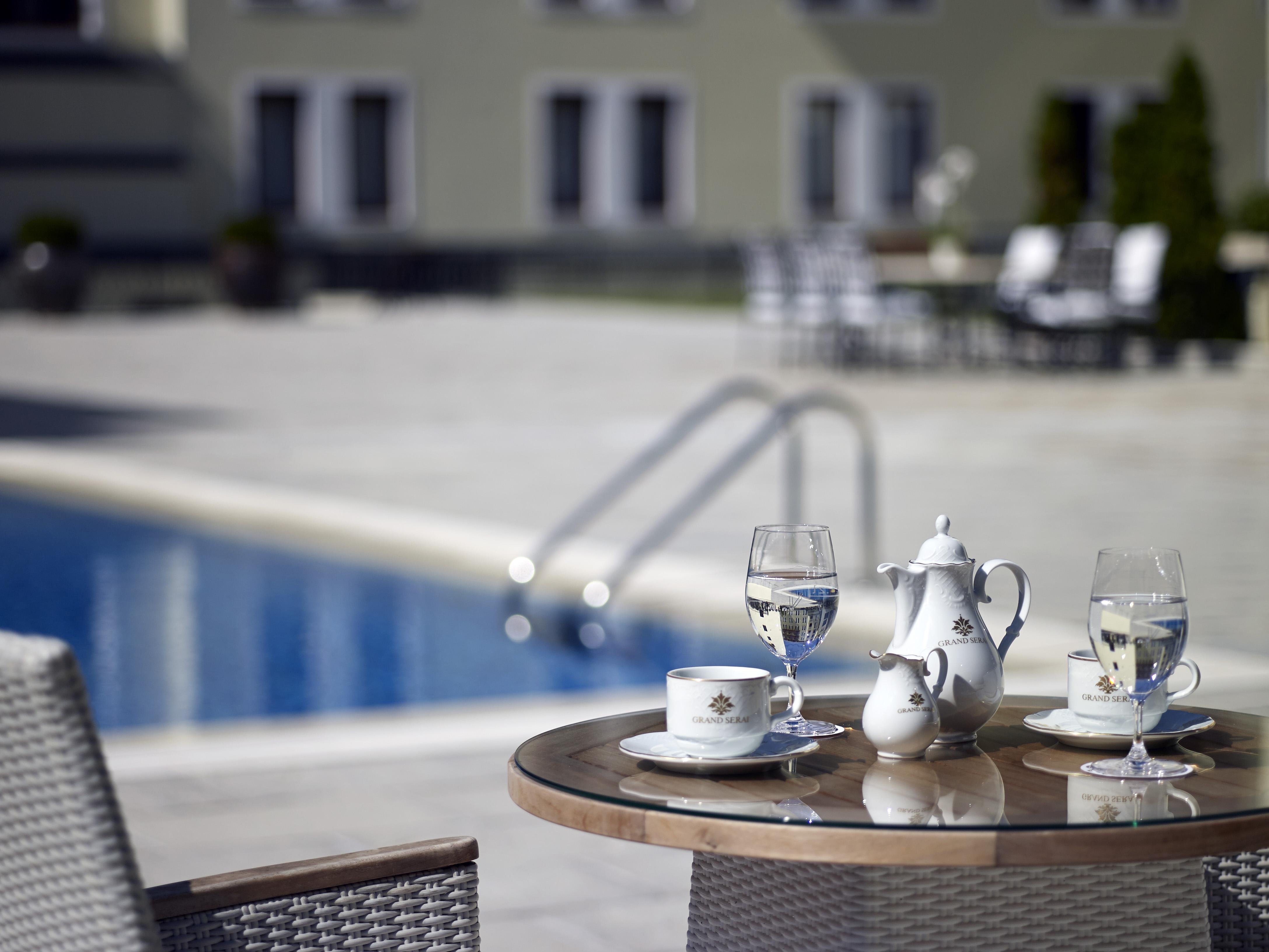 Grand Serai Congress And Spa Ioánnina Exteriér fotografie The swimming pool at the hotel