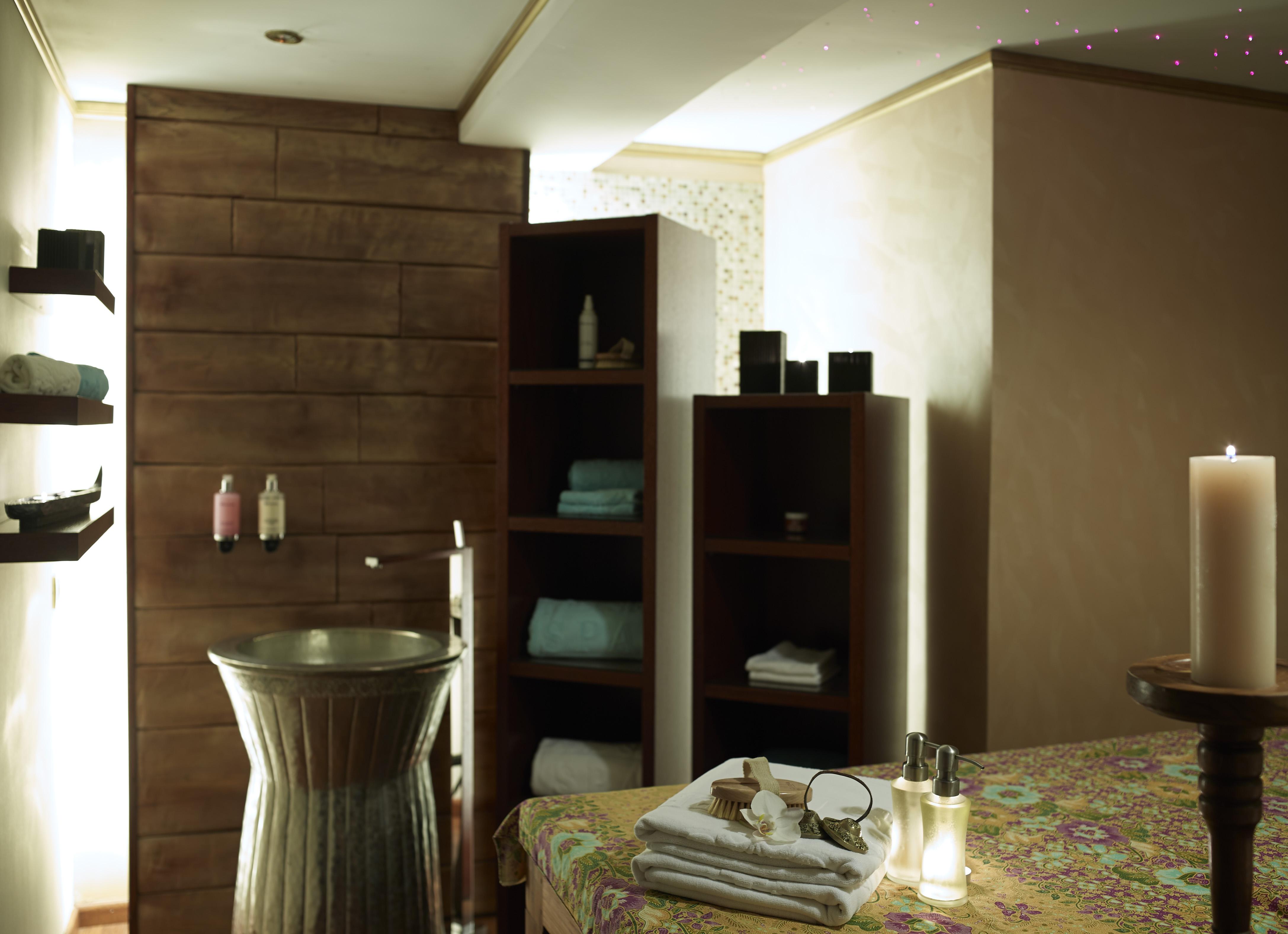 Grand Serai Congress And Spa Ioánnina Exteriér fotografie A spa treatment room