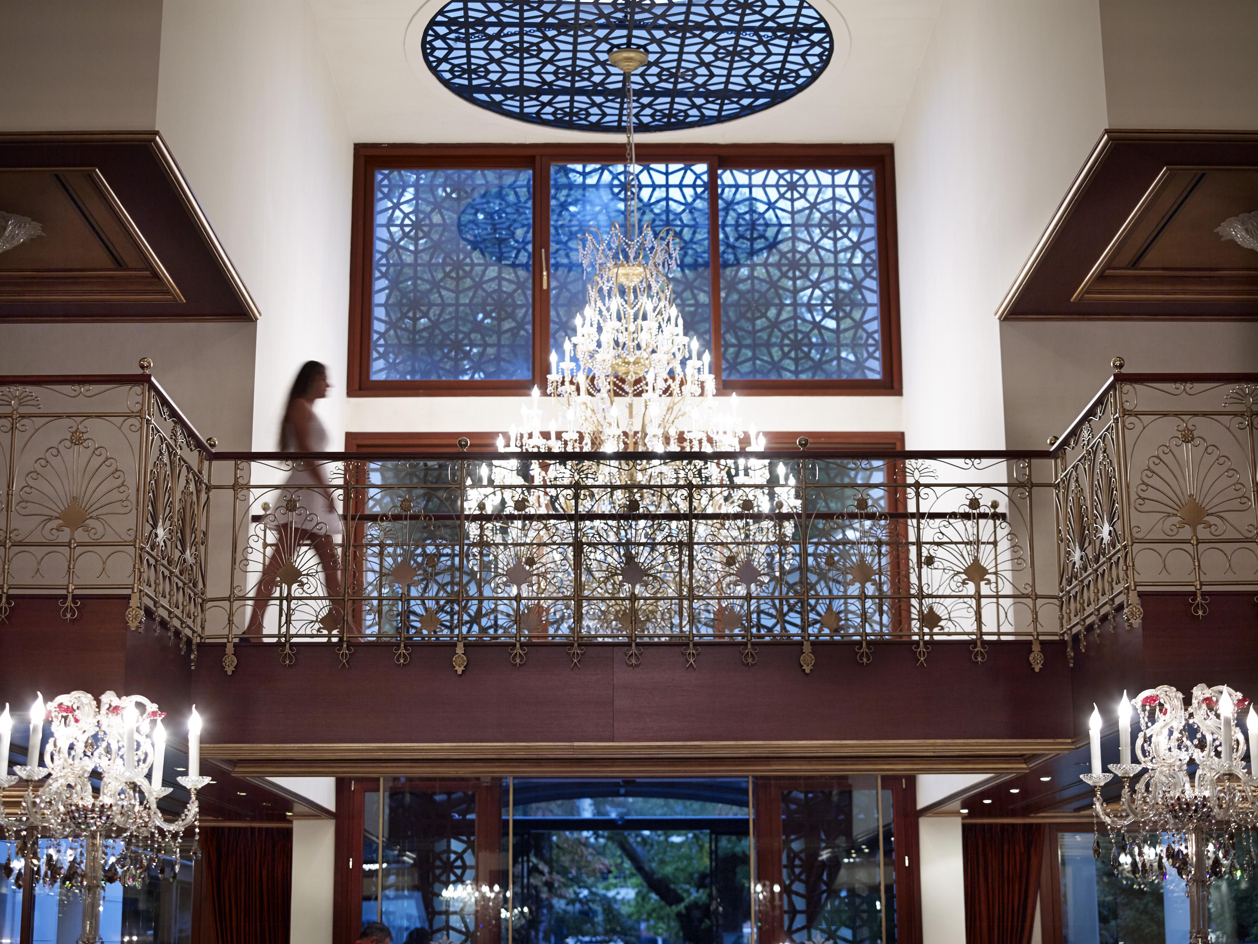 Grand Serai Congress And Spa Ioánnina Exteriér fotografie The lobby of the Taj Bengal