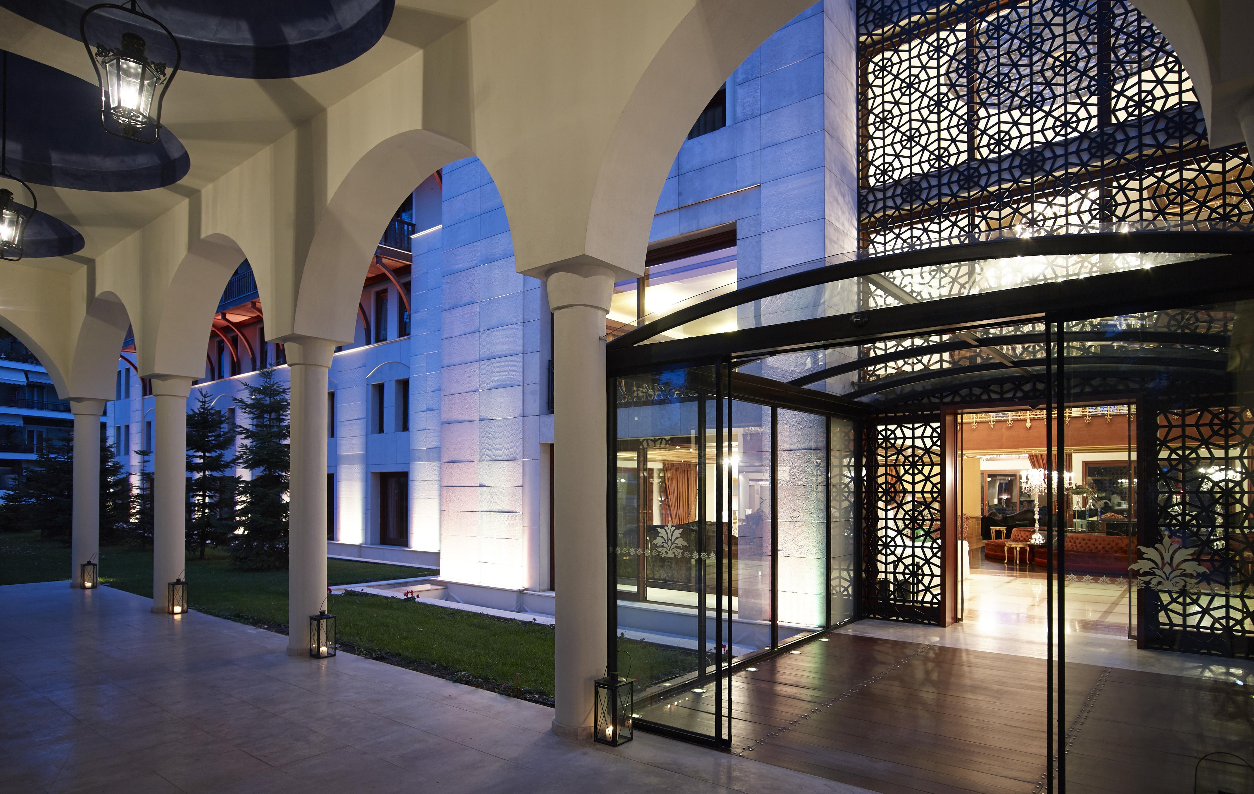 Grand Serai Congress And Spa Ioánnina Exteriér fotografie Entrance to the hotel