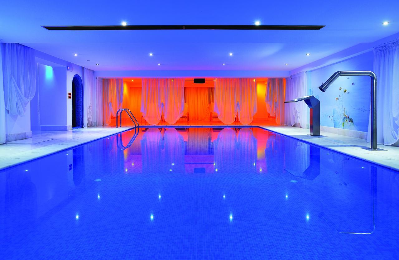 Grand Serai Congress And Spa Ioánnina Exteriér fotografie The swimming pool at the hotel